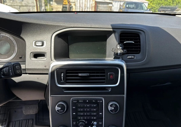 Volvo V60 cena 33600 przebieg: 273000, rok produkcji 2011 z Białystok małe 254